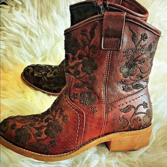 NWT TAOS Sz 5 Leather Ankle Cowboy Boots Burgandy - Picture 2 of 7